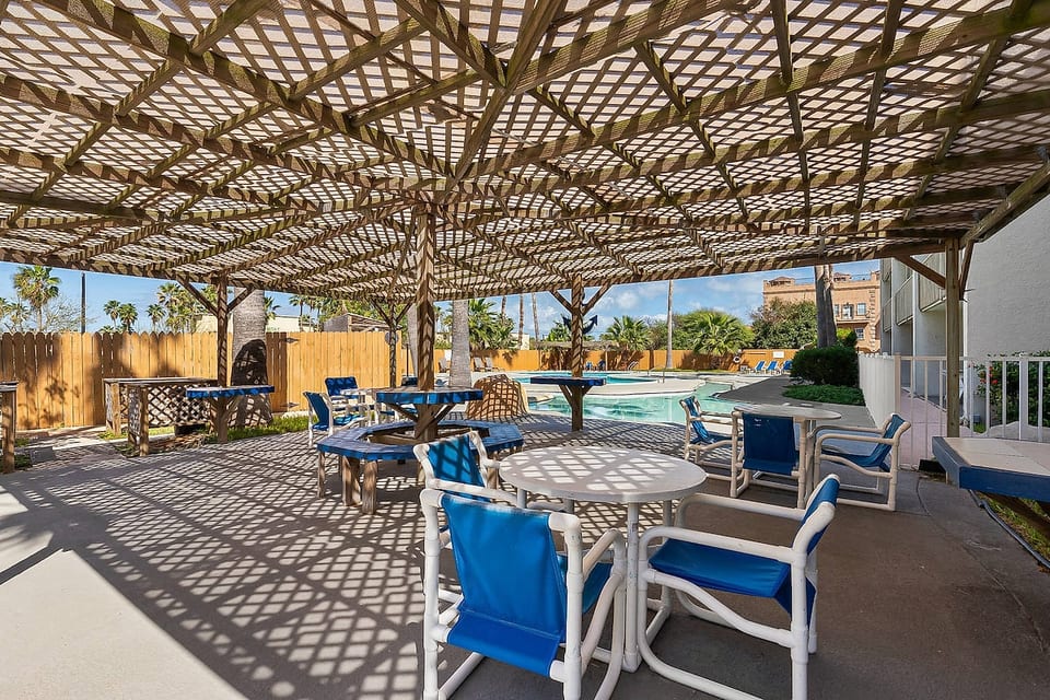 Parklane Sea Breeze image 1