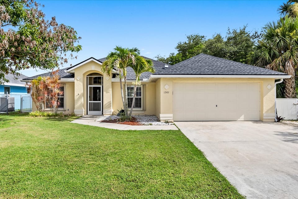 Carlton Coastal Cottage - Fort Pierce