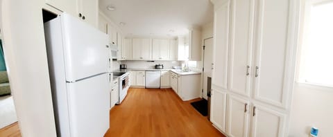 Charming 2 bedroom getaway image 2