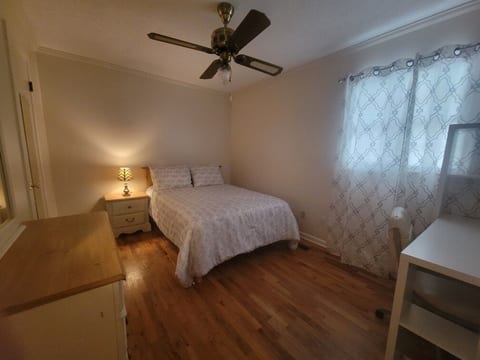 Charming 2 bedroom getaway image 5