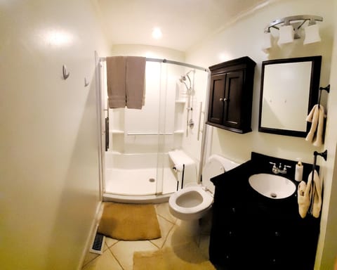 Charming 2 bedroom getaway image 3