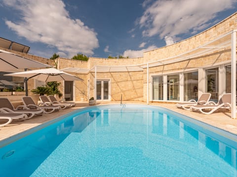 Pool Indoor
