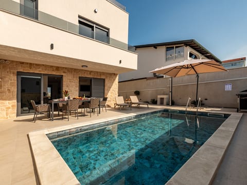 Pool Indoor