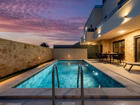 Pool Indoor