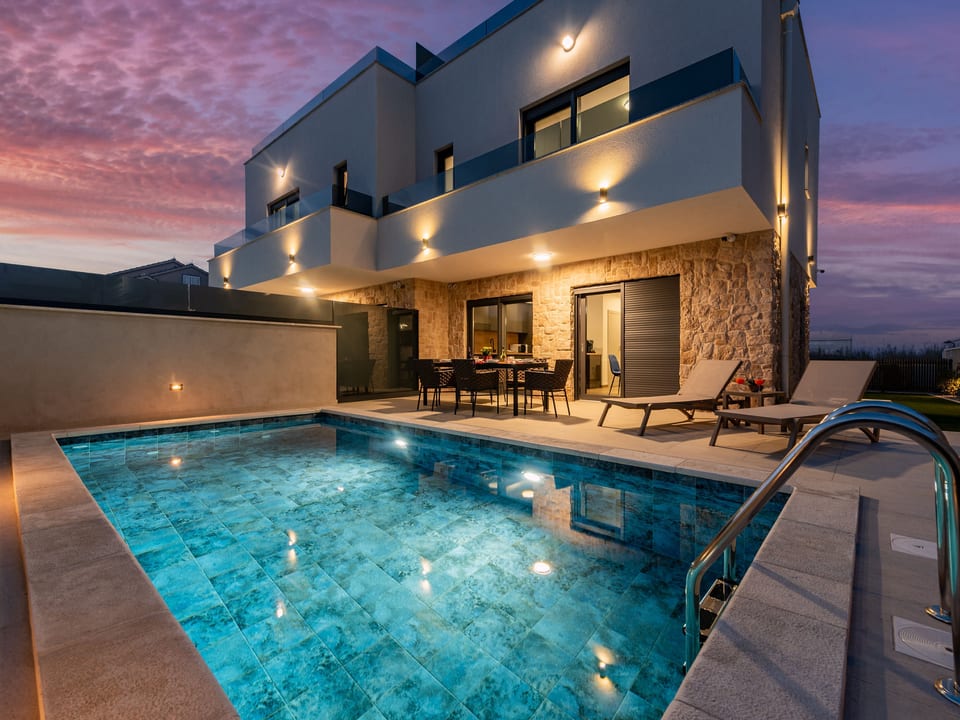 Pool Indoor