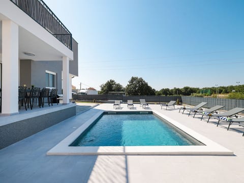 Pool Indoor