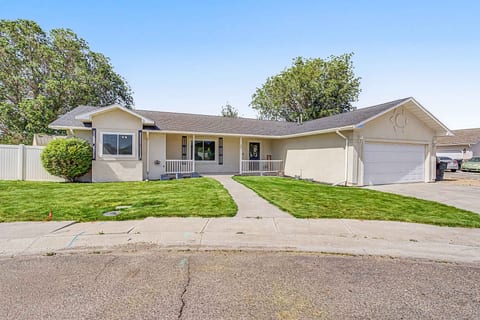 Cozy 3BR Burley Home Spacious Yard Snake River