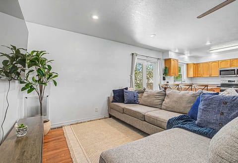 Cozy 3BR Burley Home Spacious Yard Snake River