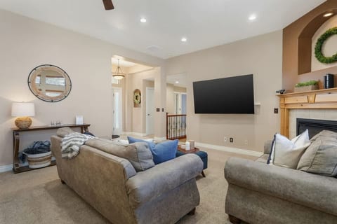 Spacious 5BR Retreat with Game Room, PS5 & Garage