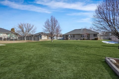 Spacious 6BR Entertainment Dream Home Sleeps 20
