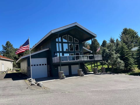 Lake House In Cascade w/ Hot Tub