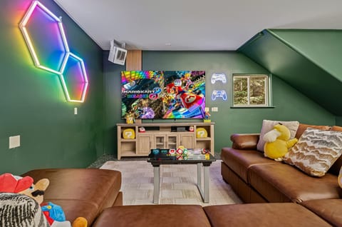 Magic 5BR Cabin • Hot Tub • Game Room • McCall