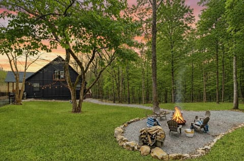 Blackberry Cabin • Hot Tub • Game Room • Smokies