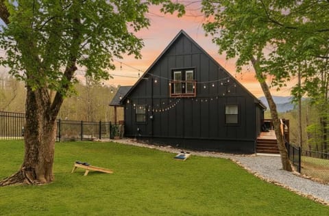 Blackberry Cabin • Hot Tub • Game Room • Smokies