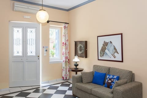 Erato image 5