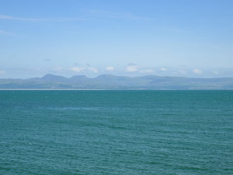 Ty Glan Y Mor