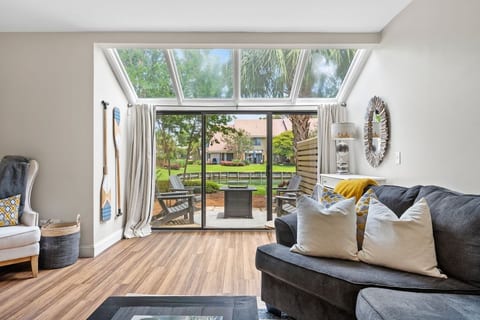 Resort Beachside • 2BR • Sleeps 6 image 5