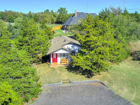 Woodland Retreat with Pool & Tennis court access!
