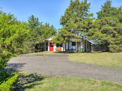 Woodland Retreat with Pool & Tennis court access!