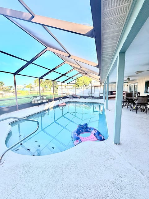 The Pelican on a Wide Canal w a Fun Spacious Home. image 5