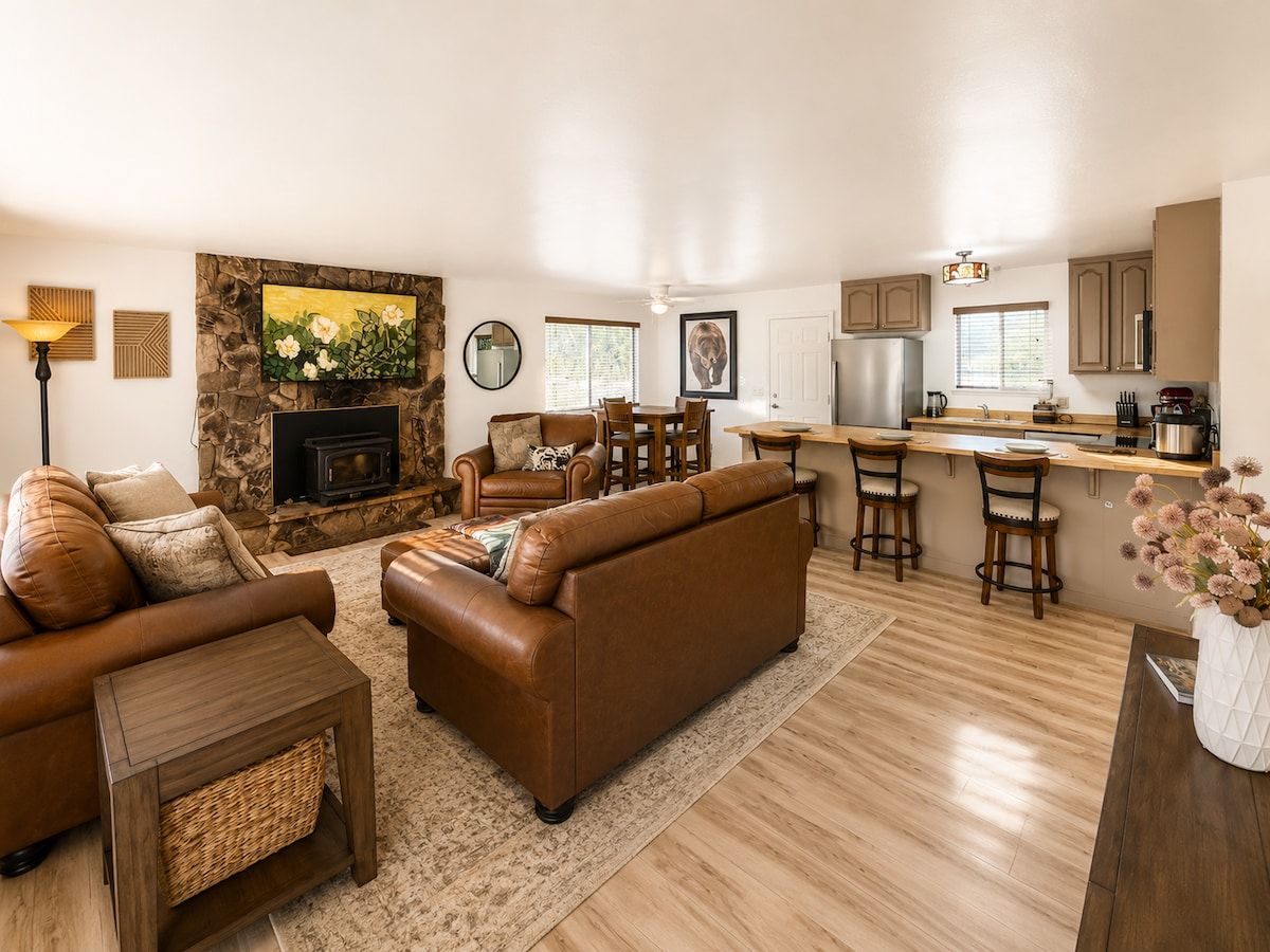 Yosemite Gateway Rustic Cabin