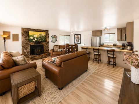 Yosemite Gateway Rustic Cabin image 1