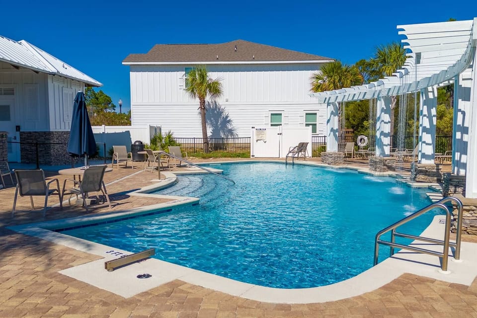 Endless Summer Deals! Resort Pool, BBQ, Yard - Panama City Beach