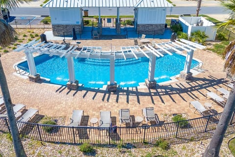 Endless Summer Deals! Resort Pool, BBQ, Yard