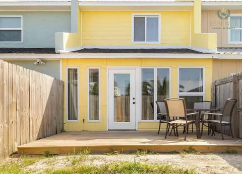 Private Hot Tub & Fenced Yard | PCB Retreat