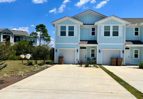Late Summer Sale! Resort Pool, Yard, BBQ @ PCB
