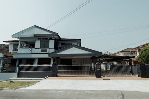 Destiny Guesthouse Kuching ~4pm checkout