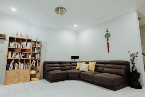 Destiny Guesthouse Kuching ~4pm checkout