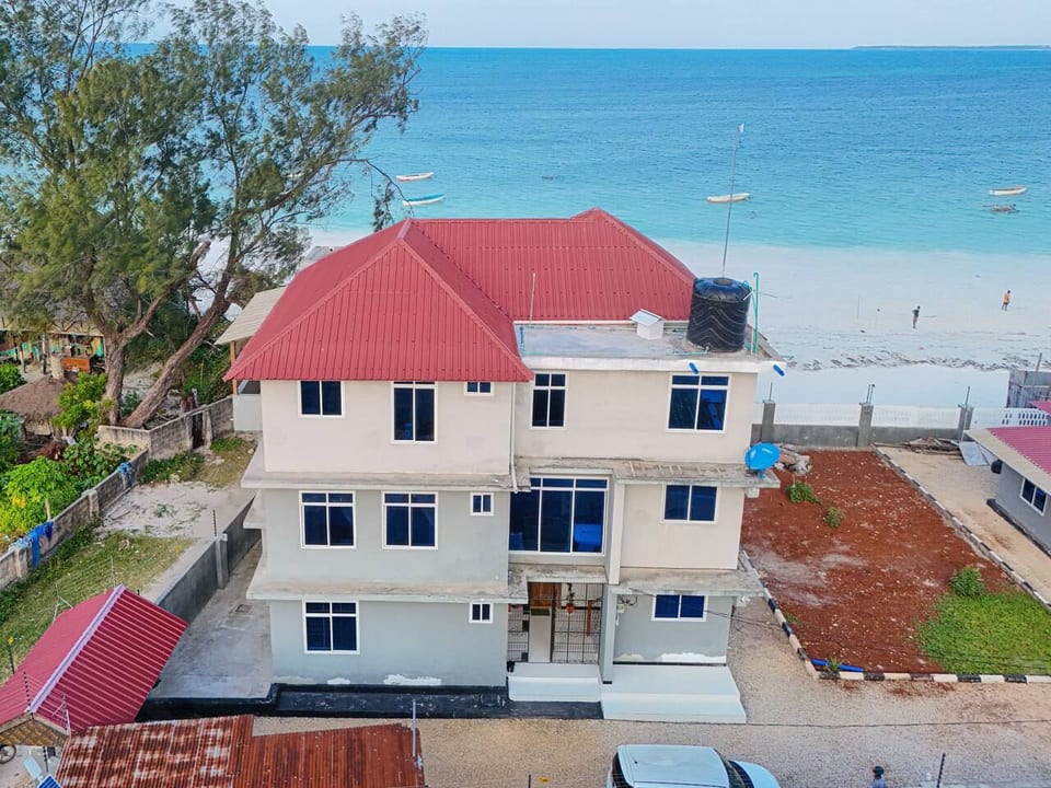Beachfront Escape with Stunning Ocean Views - Uroa