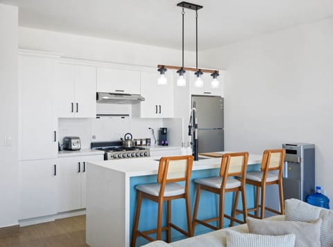 Shredder's Oasis: Encuentro Beach Surf pad