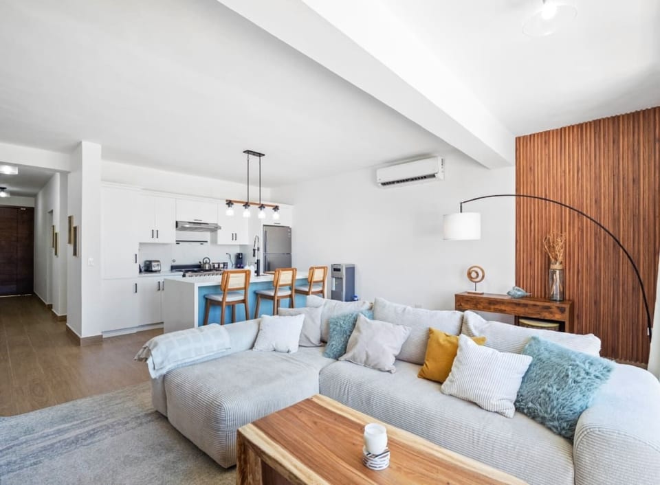 Shredder's Oasis: Encuentro Beach Surf pad