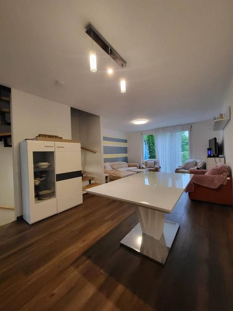 Munich Townhouse, Parking, 4 Bedrooms, 10 Guests