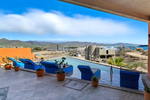 Walk-Out Surf Access | Beachfront, Los Cerritos - Apartment