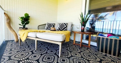 The Lana: Cuddle up, relax and enjoy the relaxing sounds of the beach and the amazing view.