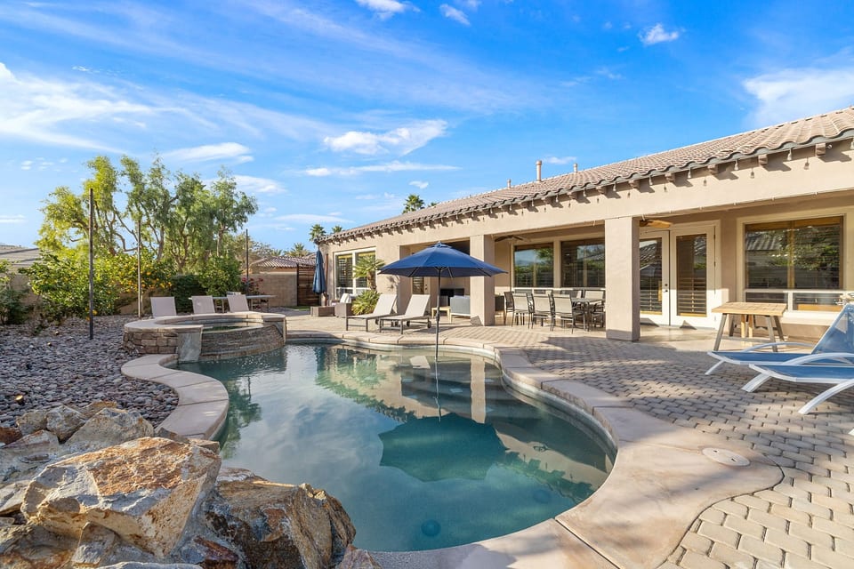 Pool & Spa, Pool Loungers, Outdoor Dining