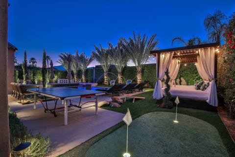 Luxe Cali Villa | XL Pool, Firepit, Cabanas, Games