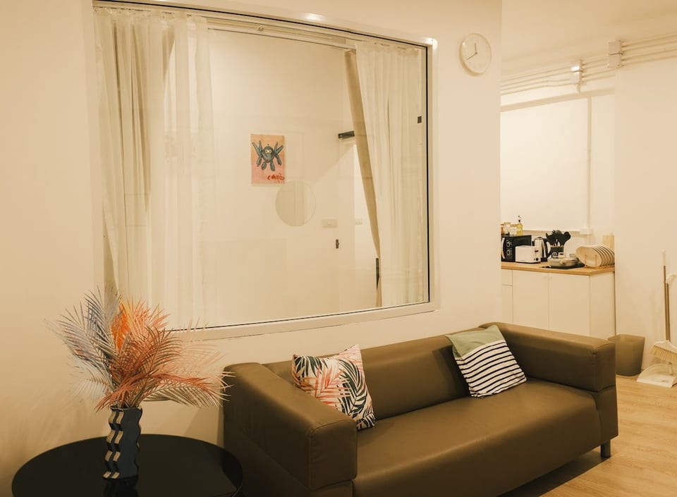 City Silom I King Bed I Sleep 3 I 2 Bedroom image 1