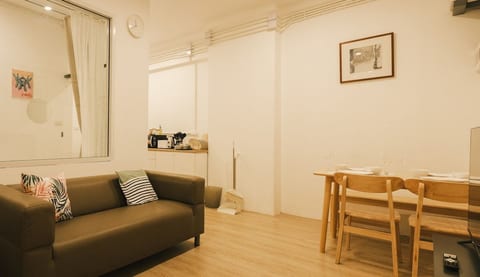 City Silom I King Bed I Sleep 3 I 2 Bedroom image 2