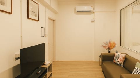 City Silom I King Bed I Sleep 3 I 2 Bedroom image 5