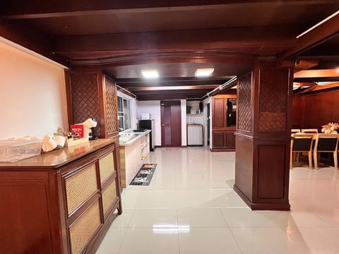 CITY Center 5 BR cozy home, the famous TALAT NOI image 3