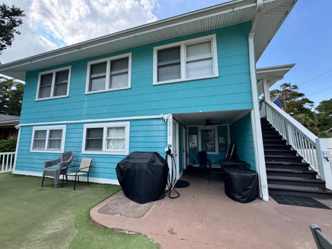 Sunrise Retreat-private pool/hot tub-North Myrtle