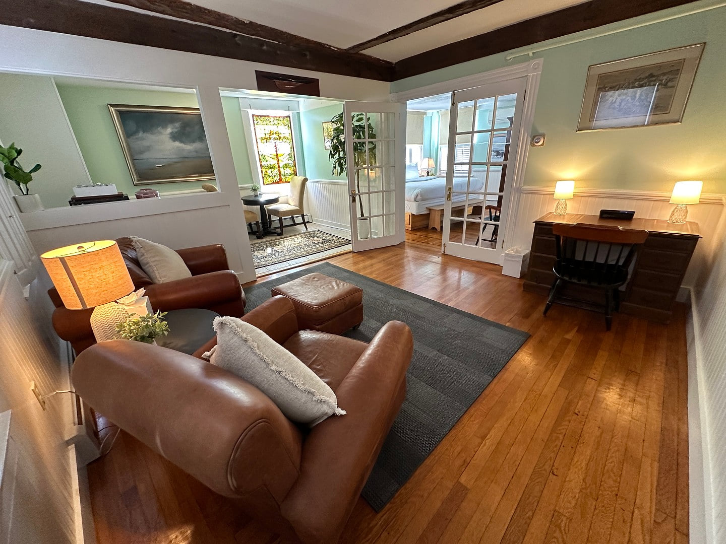 Bright & Airy Private 1BR Suite Downtown Newport