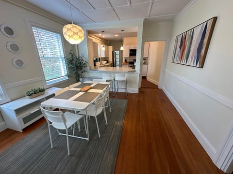Kitchen & Dining Area