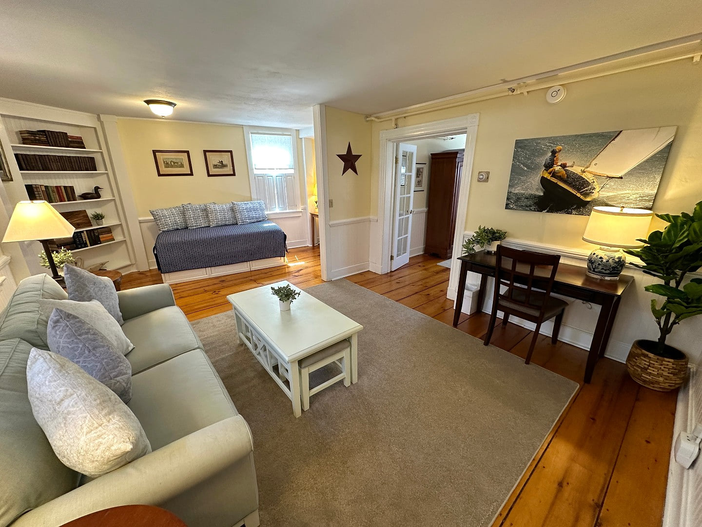 Spacious 3-Room Private Suite in Downtown Newport