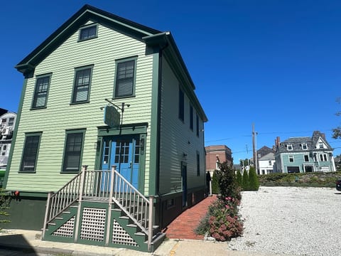 10 Fair Street House w/ On-Site Parking