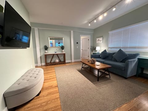 Living Room w/ Sofa Bed